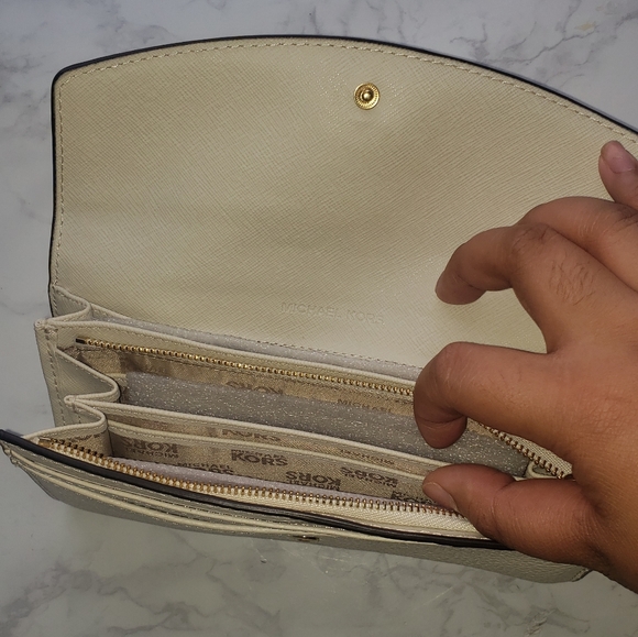 Michael Kors wallet purse - Picture 2 of 3